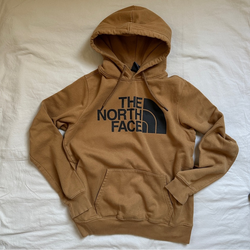 The North Face. Men’s Half Dome Pullover Hoodie. Size medium.